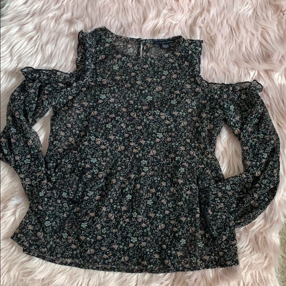 Off the shoulder lightweight Bohemia shirt